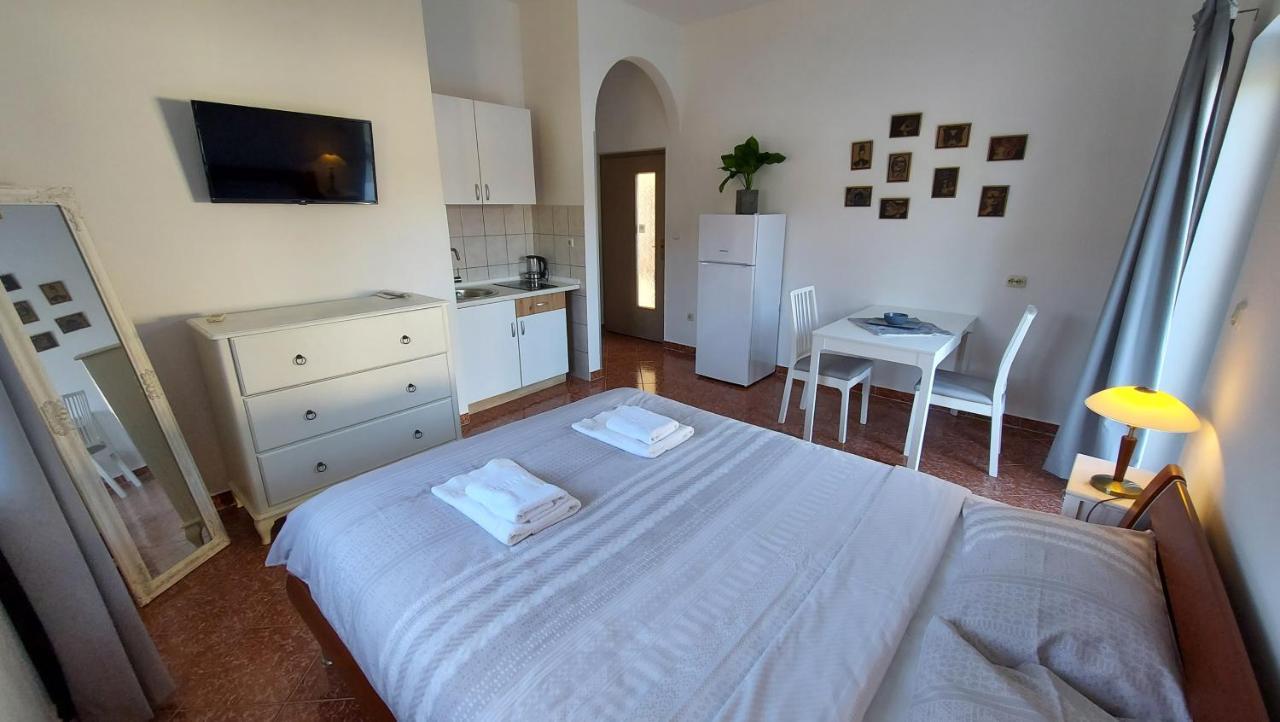 Soline Ada Appartement Pjescana Uvala Buitenkant foto