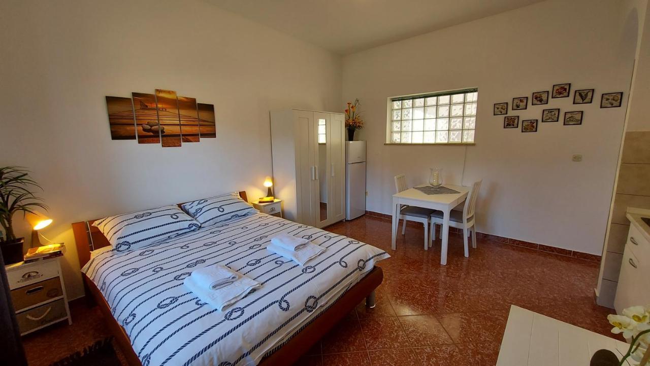 Soline Ada Appartement Pjescana Uvala Buitenkant foto