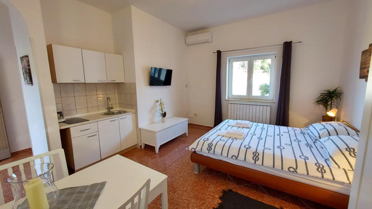 Soline Ada Appartement Pjescana Uvala Buitenkant foto