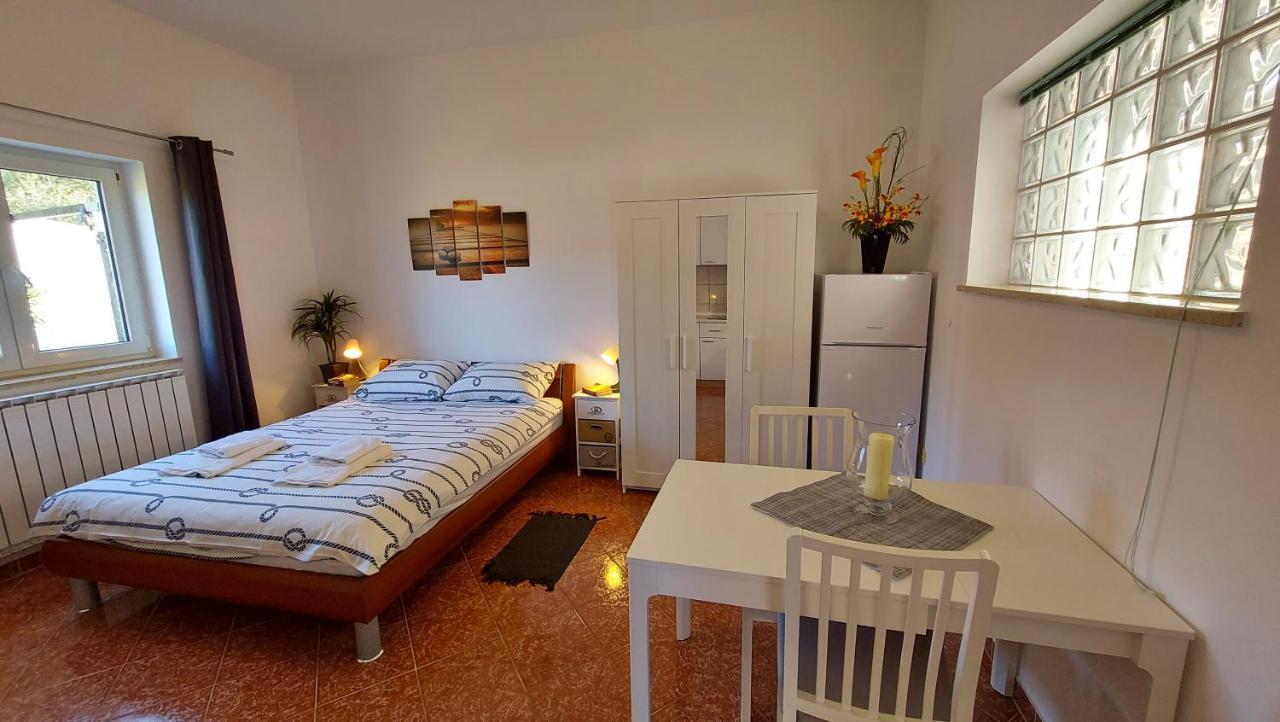 Soline Ada Appartement Pjescana Uvala Buitenkant foto