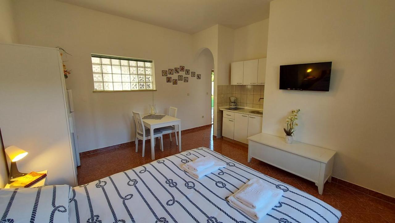 Soline Ada Appartement Pjescana Uvala Buitenkant foto